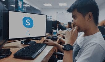 تصویری از Skype در ویندوز 10 که پیام دوربین شناسایی نشد را نمایش می‌دهد.